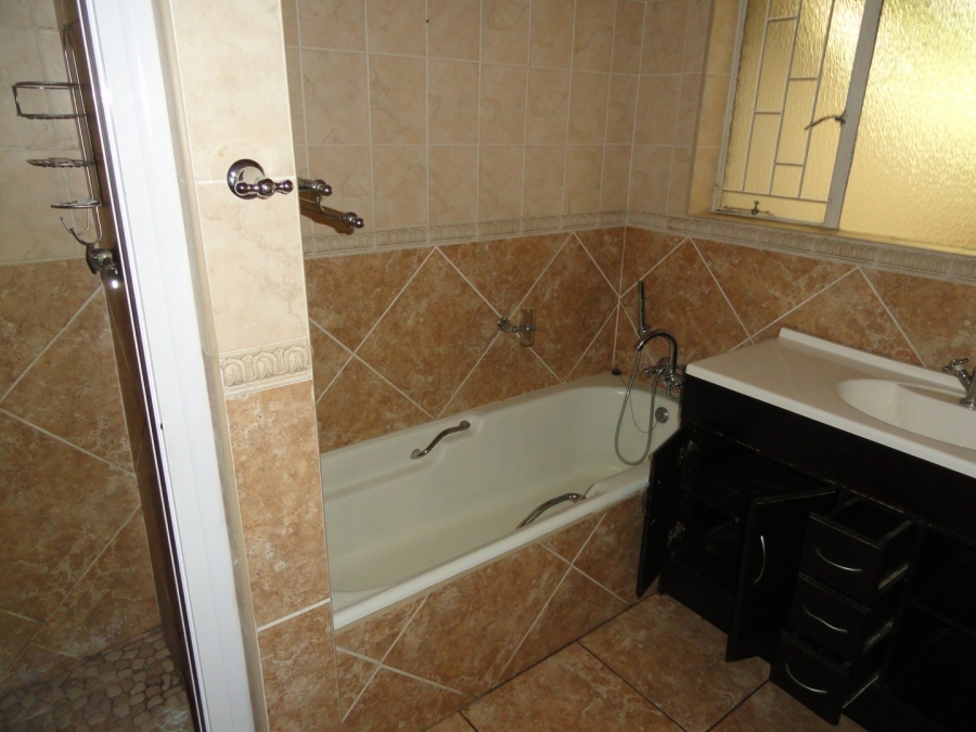 To Let 3 Bedroom Property for Rent in Miederpark North West
